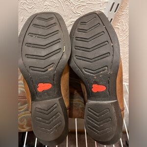 Women’s boots size 8